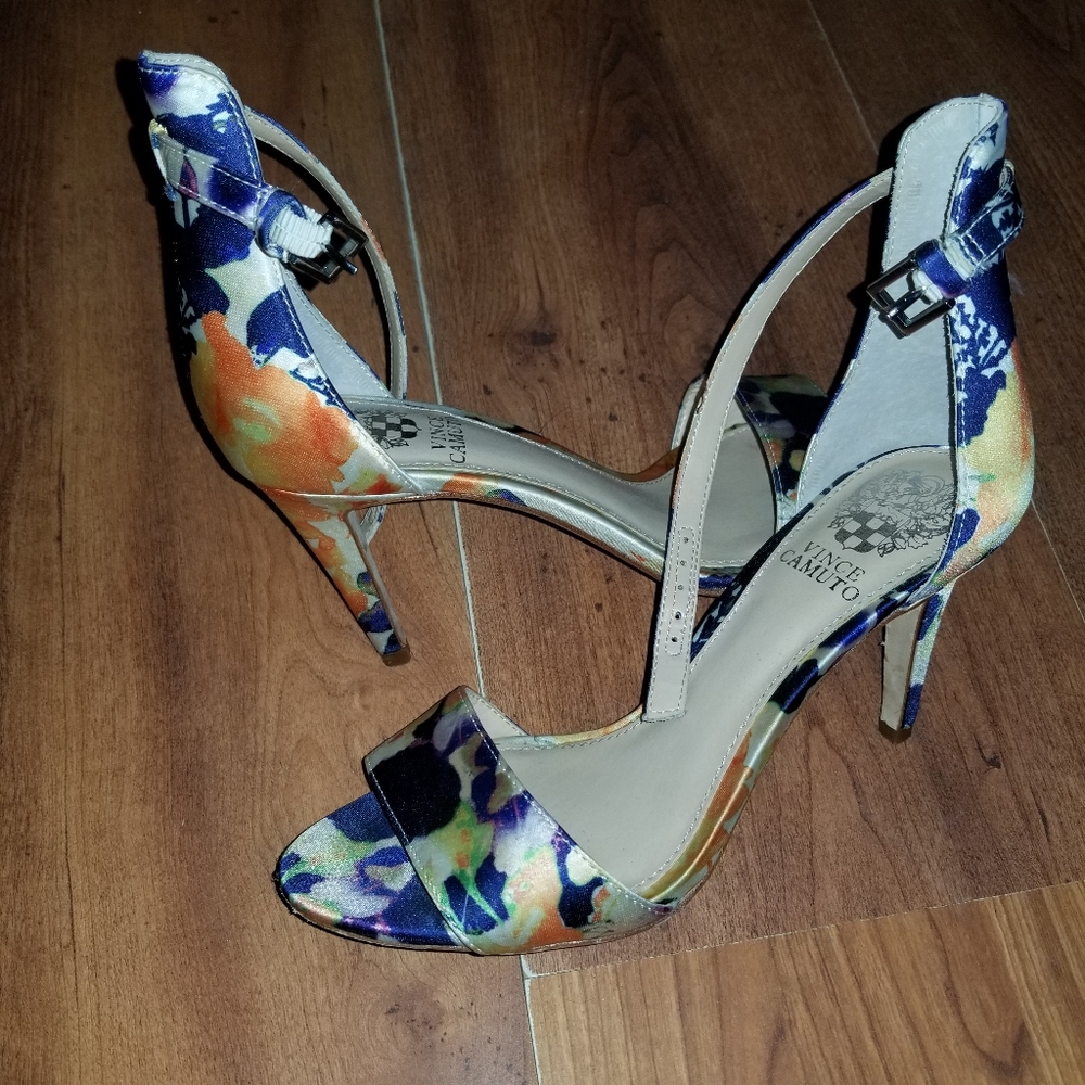 ♡Vince camuto flowery heels ♡